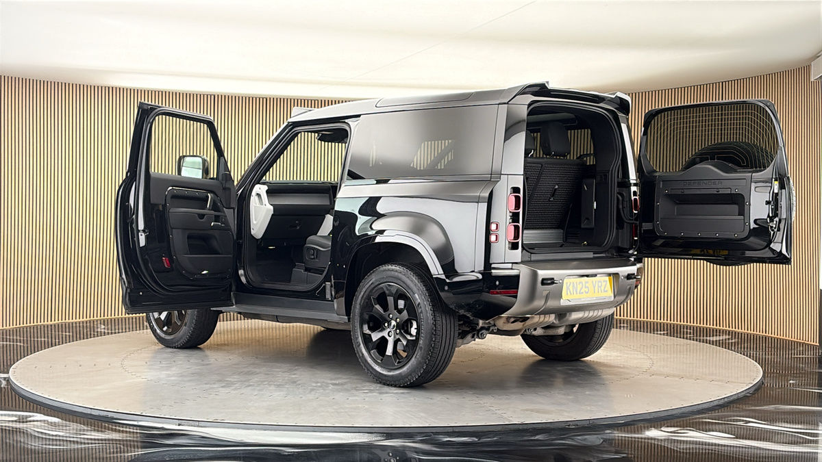 More views of Land Rover Defender 90