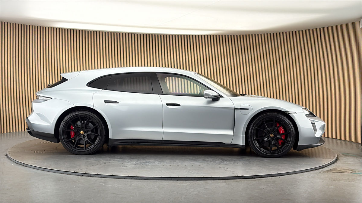 Porsche Taycan Image 16