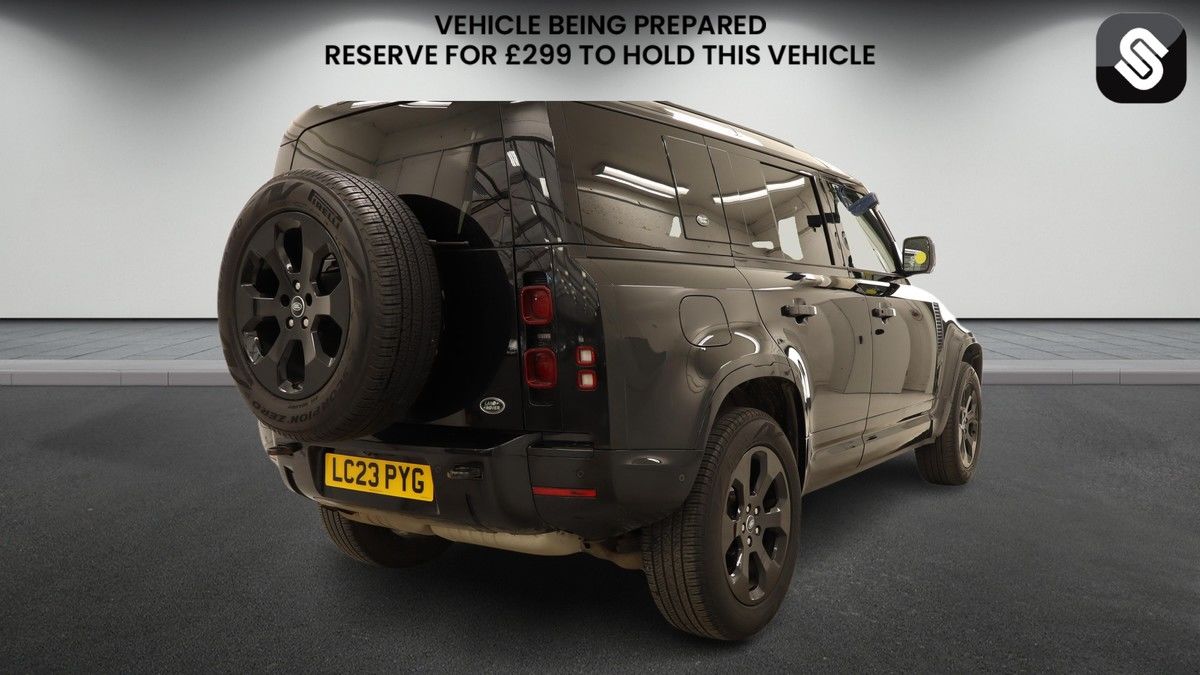 Land Rover Defender 110 Image 4