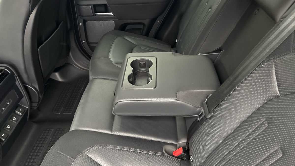 Land Rover Defender 110 Image 9