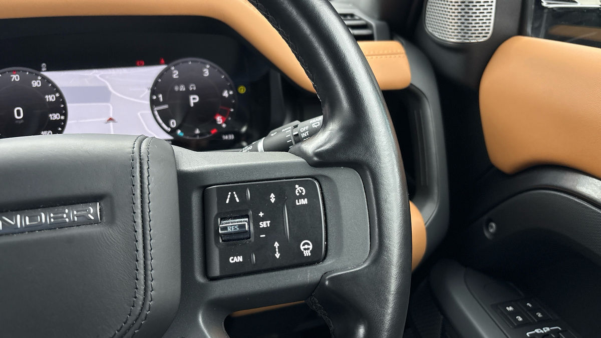 Land Rover Defender 130 Urban Image 14