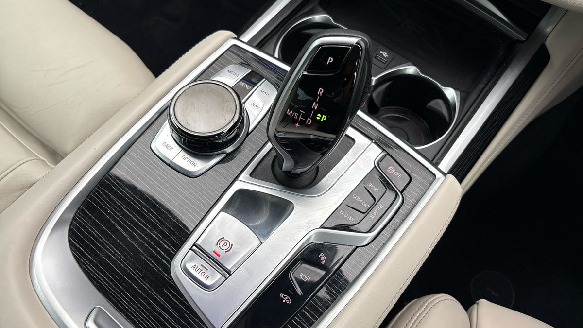 BMW 7 Series Image 6