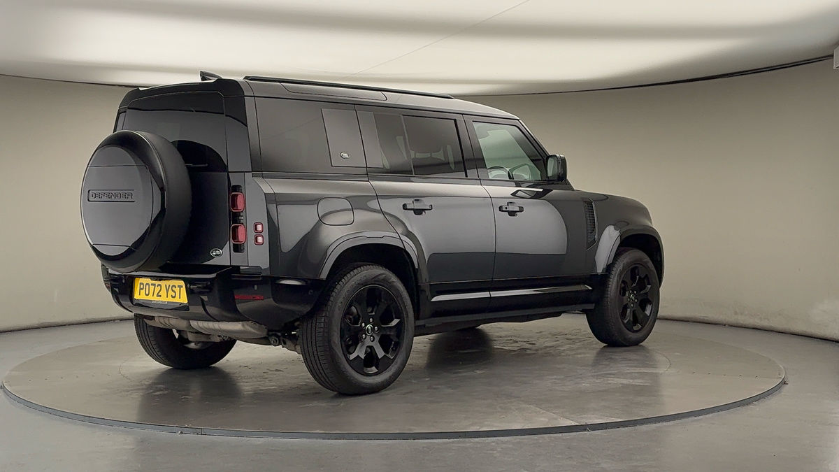 Land Rover Defender 110 Image 21