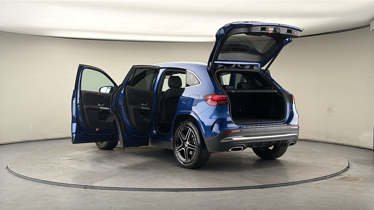 Mercedes-Benz GLA Image 23