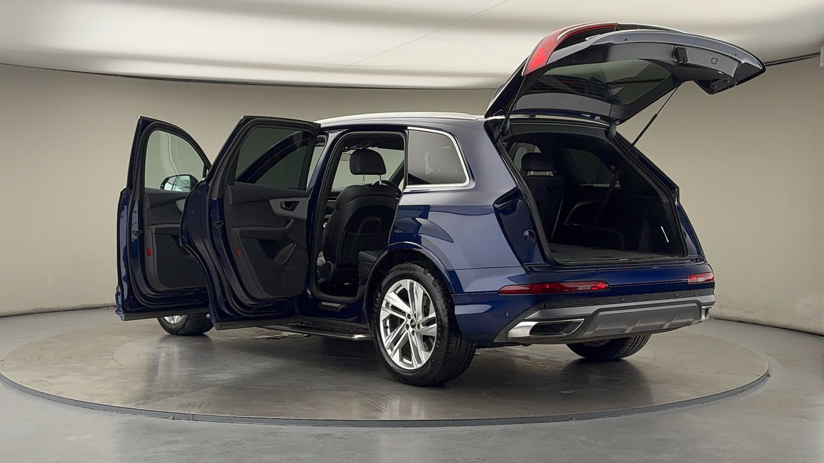 More views of Audi Q7