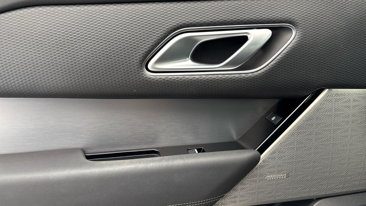 Land Rover Range Rover Velar Image 19