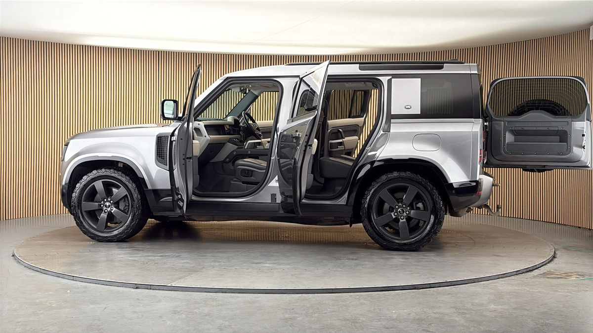 More views of Land Rover Defender 110