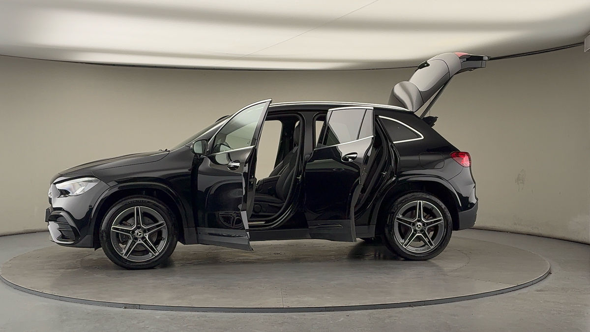 More views of Mercedes-Benz GLA