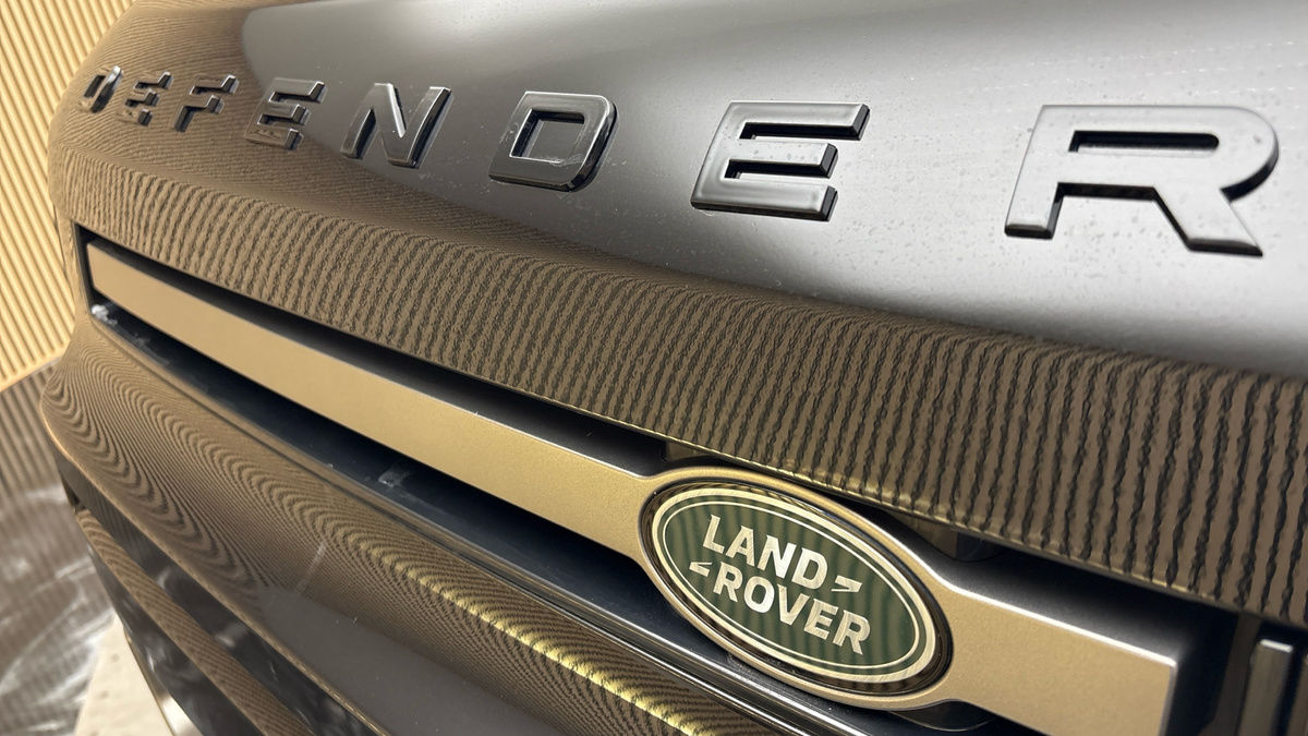 Land Rover Defender 110 Image 24