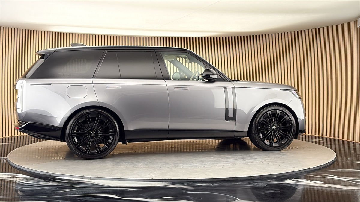 More views of Land Rover Range Rover