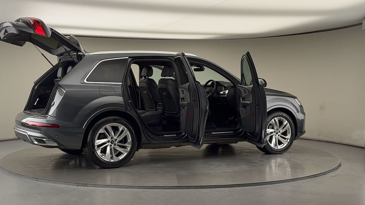 More views of Audi Q7