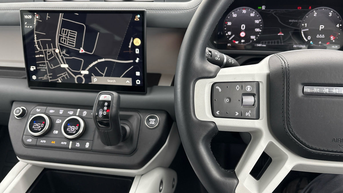 Land Rover Defender 90 Image 13