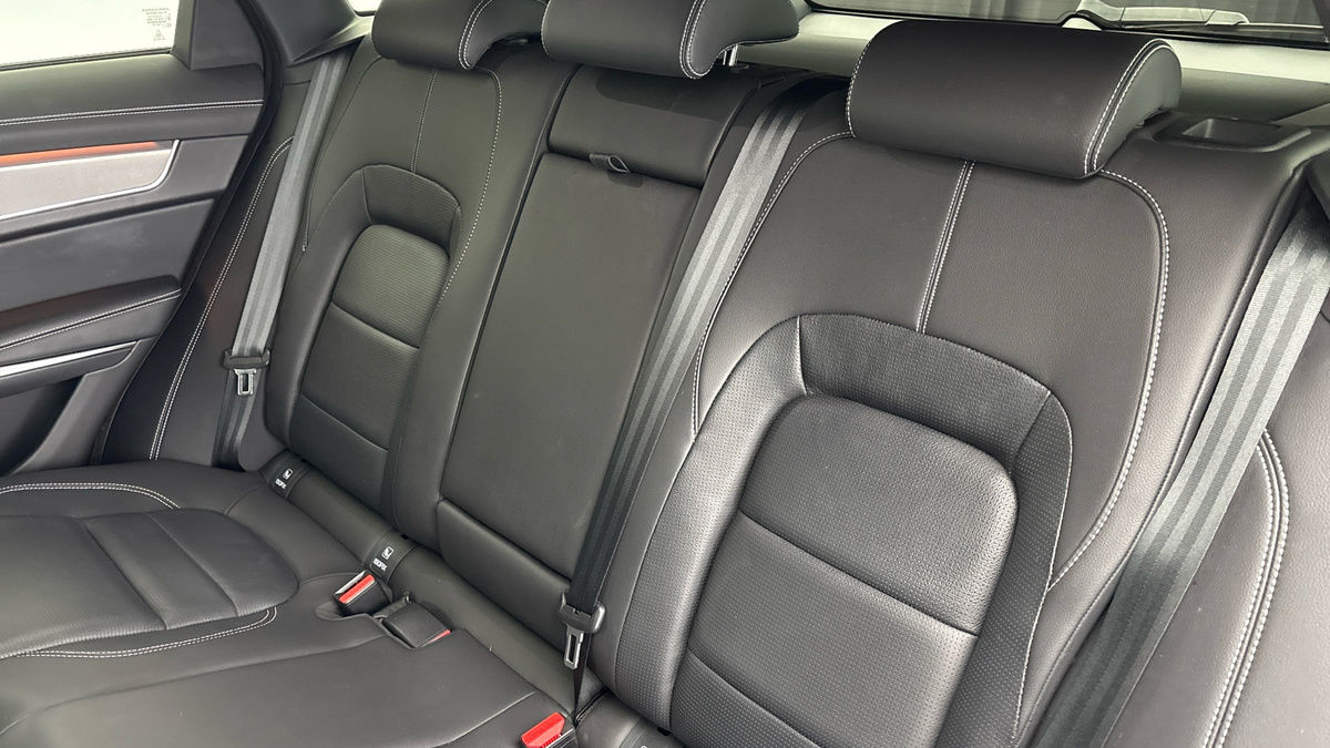 Jaguar F-PACE Image 8