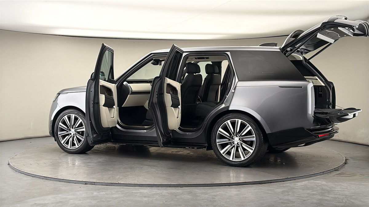 More views of Land Rover Range Rover