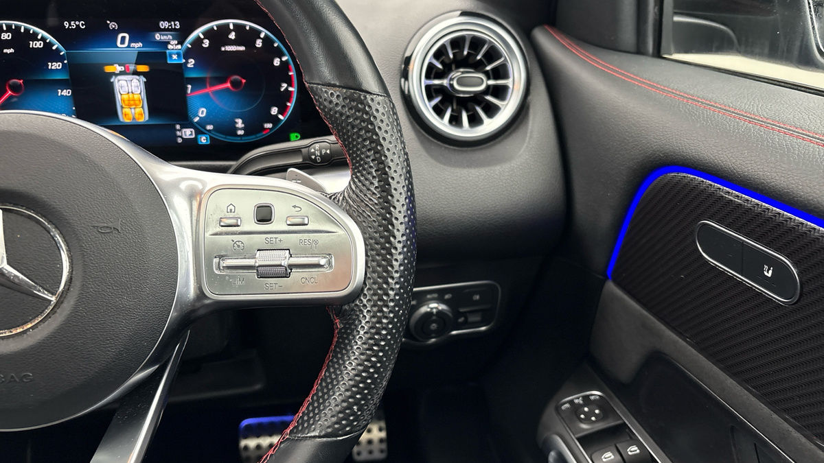 Mercedes-Benz GLB Image 14