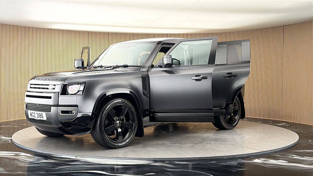 Land Rover Defender 110 Image 22
