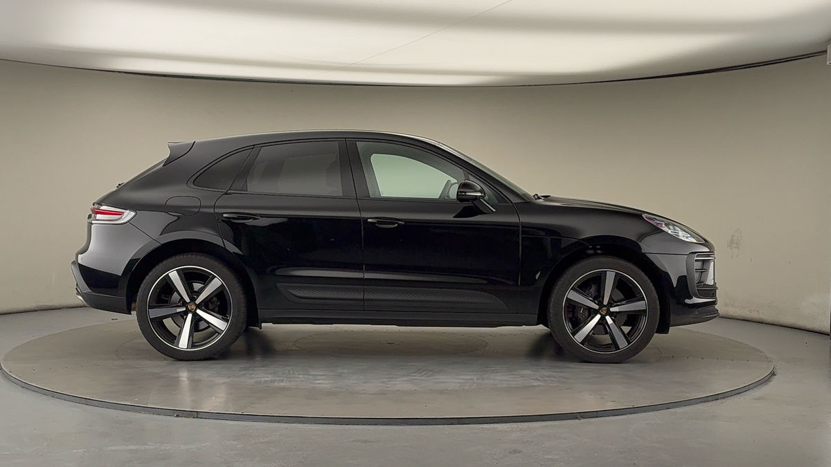 Porsche Macan Image 16