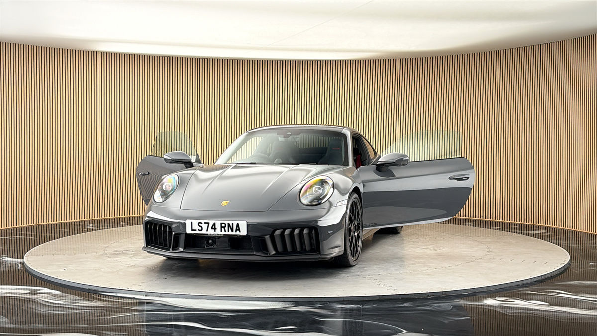 More views of Porsche 911