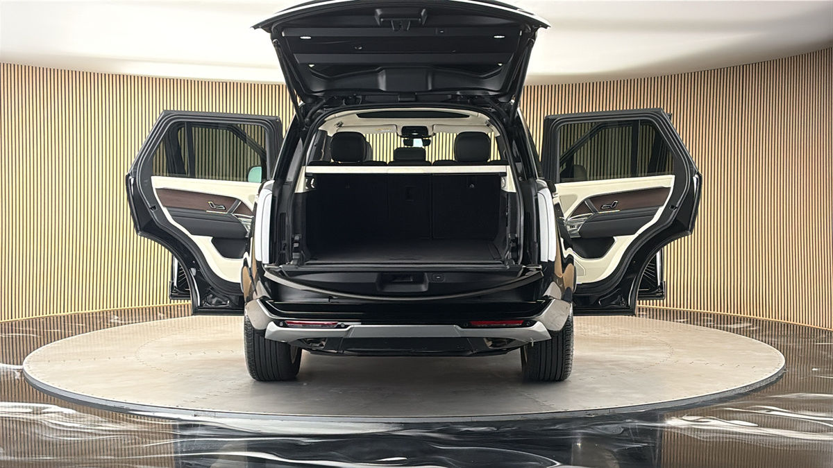More views of Land Rover Range Rover