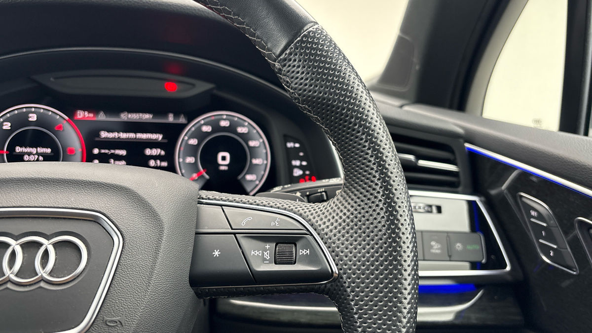 Audi Q7 Image 14