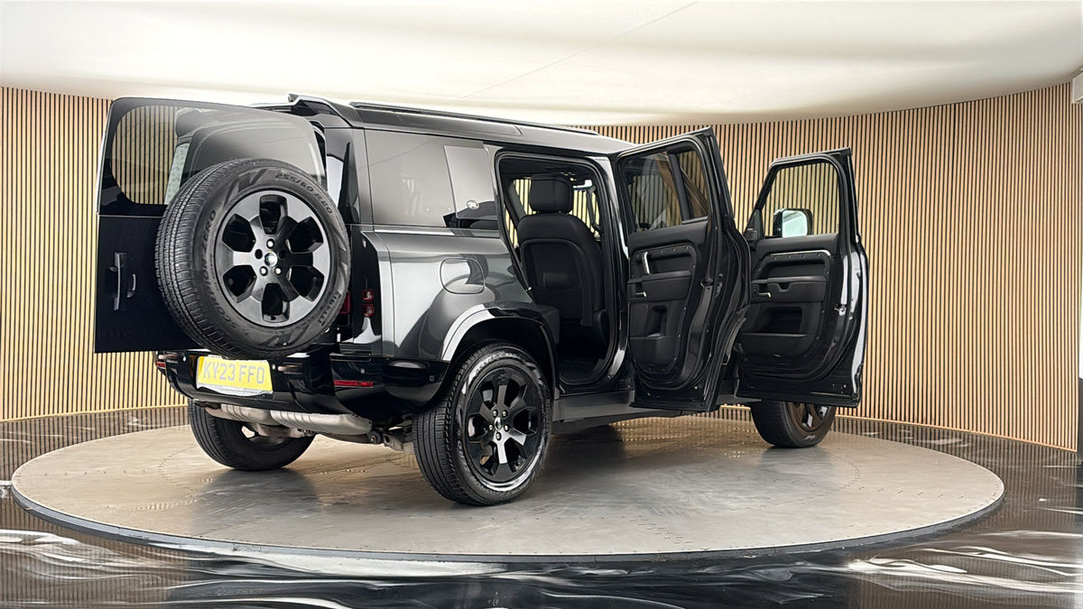 More views of Land Rover Defender 110