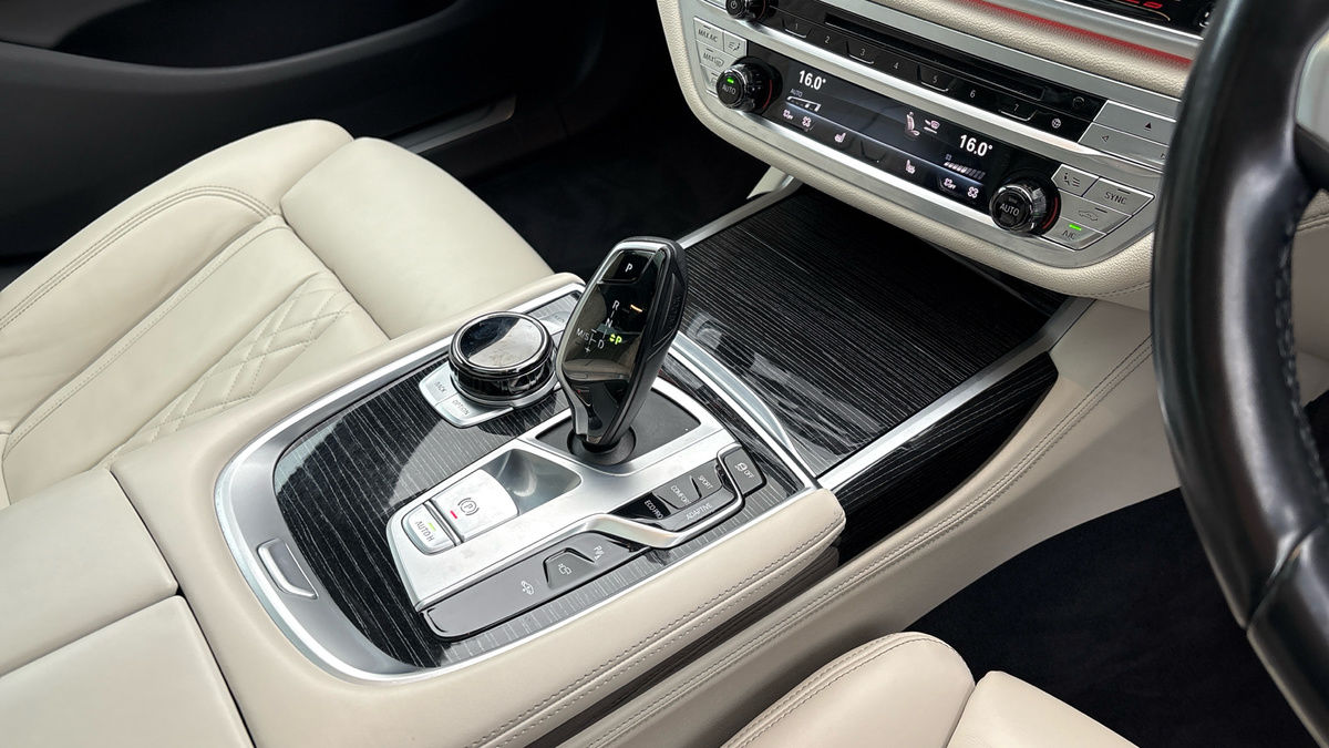 BMW 7 Series Image 18