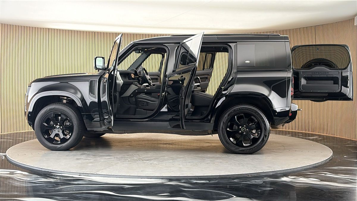 More views of Land Rover Defender 110