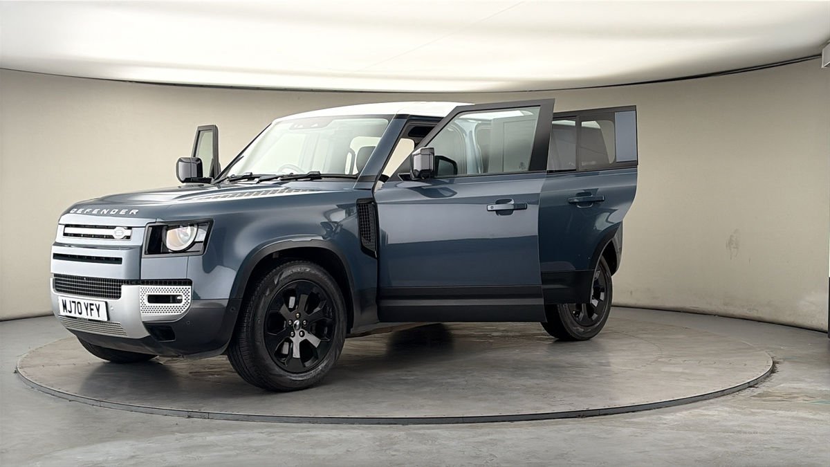 Land Rover Defender 110 Image 22