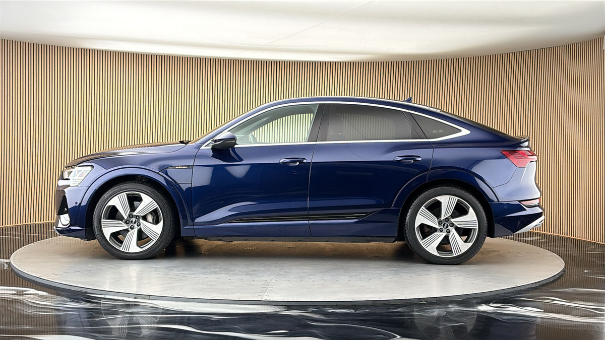 Audi e-tron Image 16