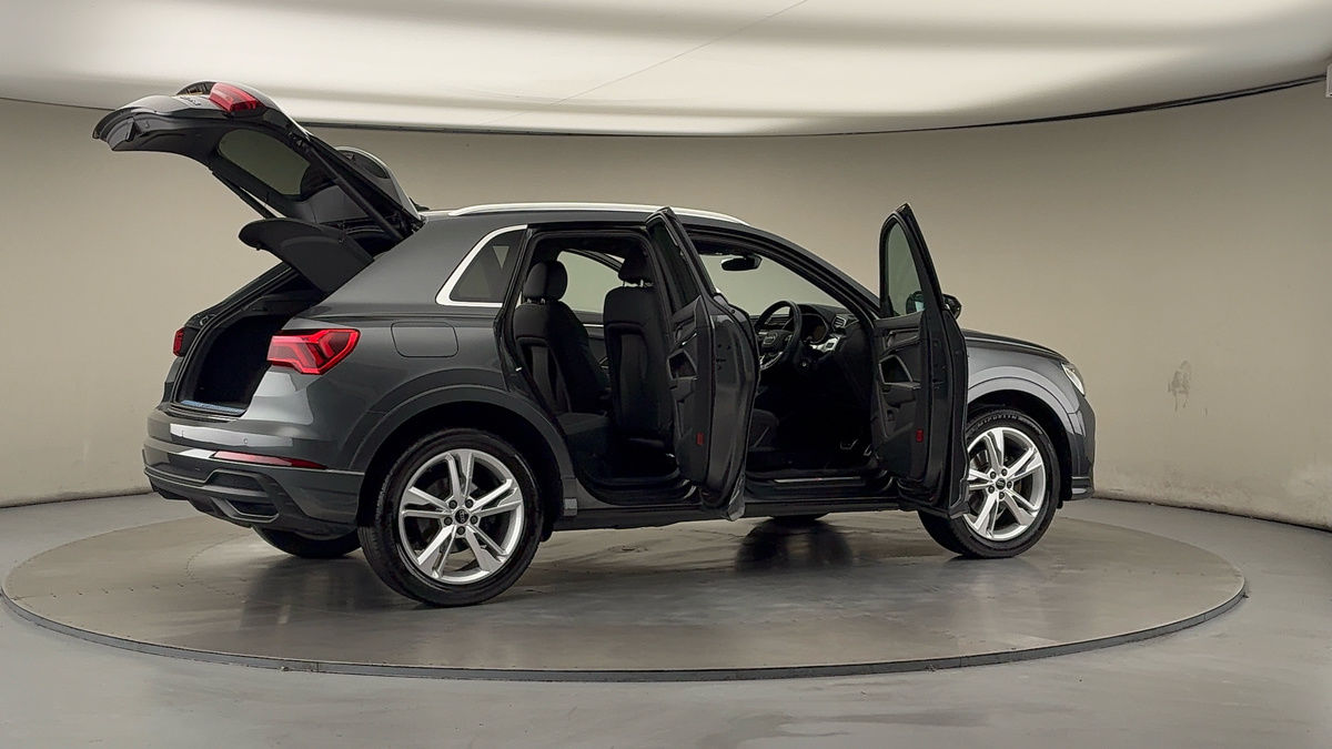 More views of Audi Q3