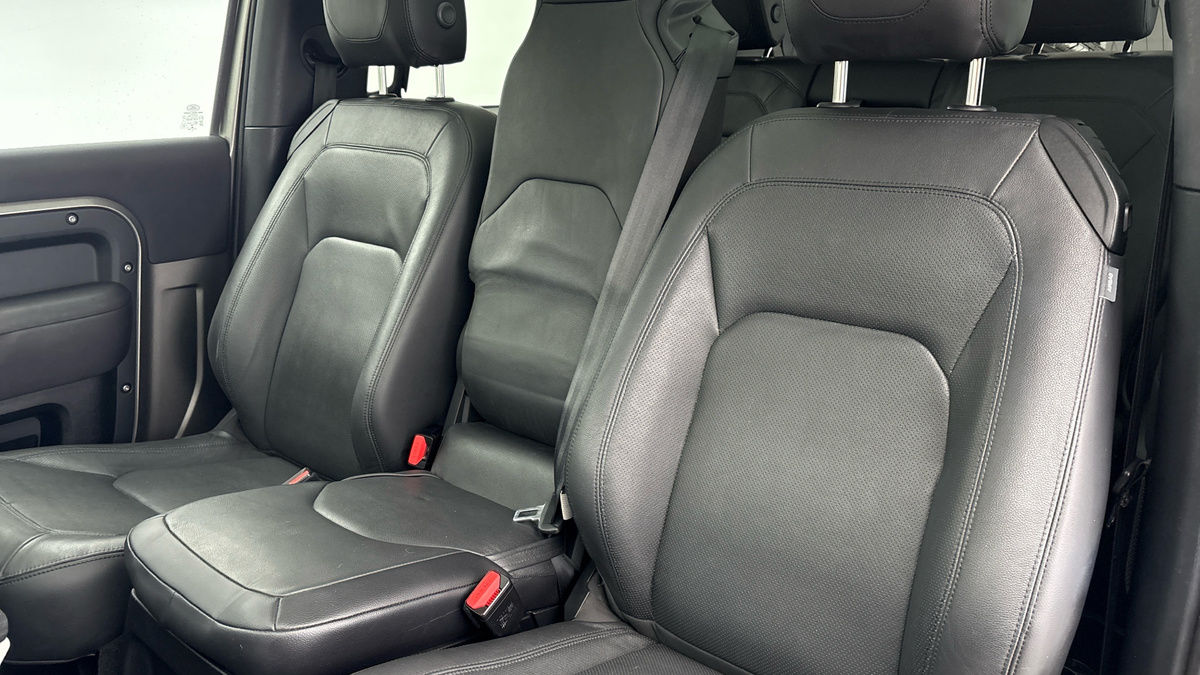 Land Rover Defender 90 Image 7