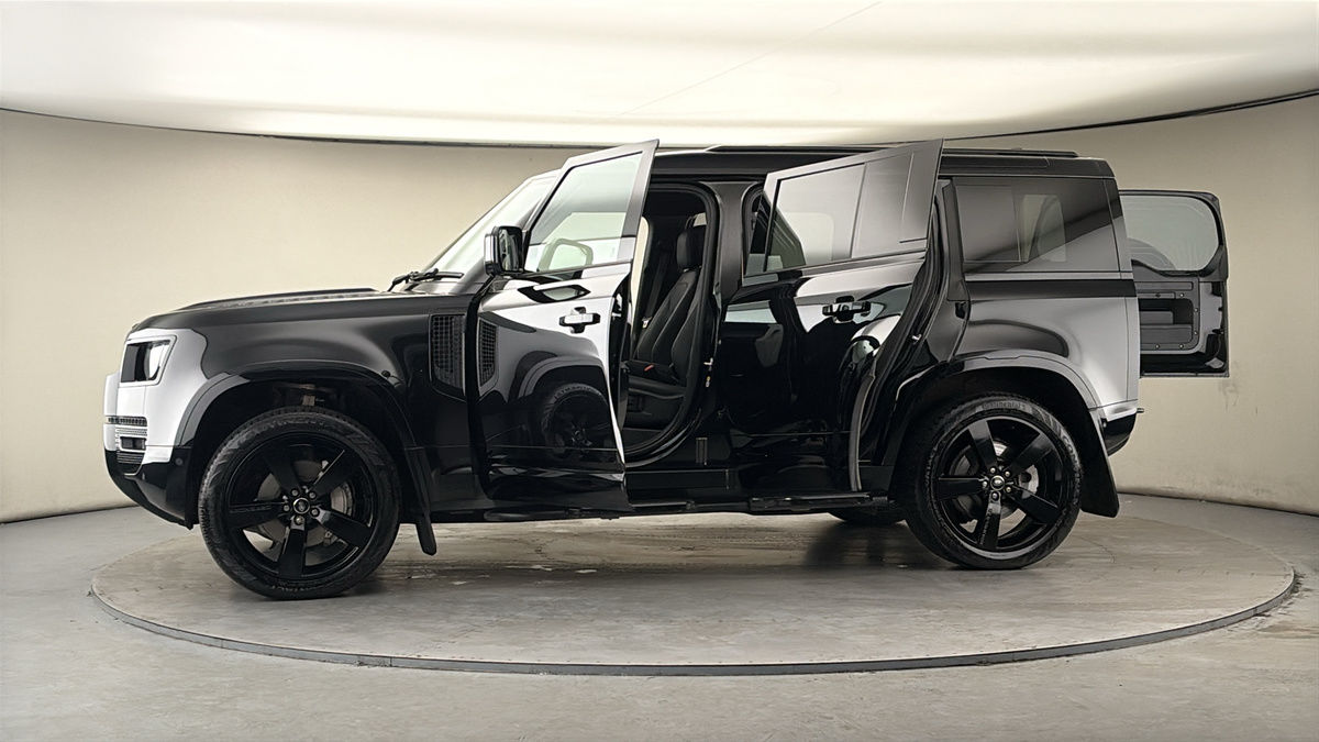 More views of Land Rover Defender 110