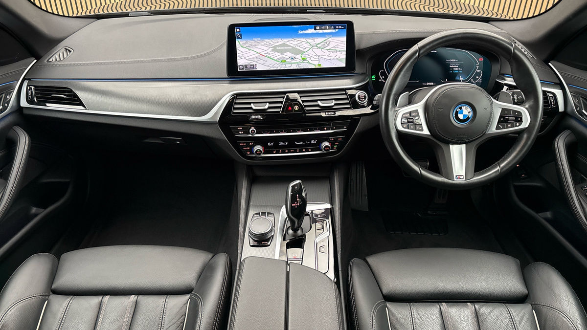 BMW 5 Series Image 12
