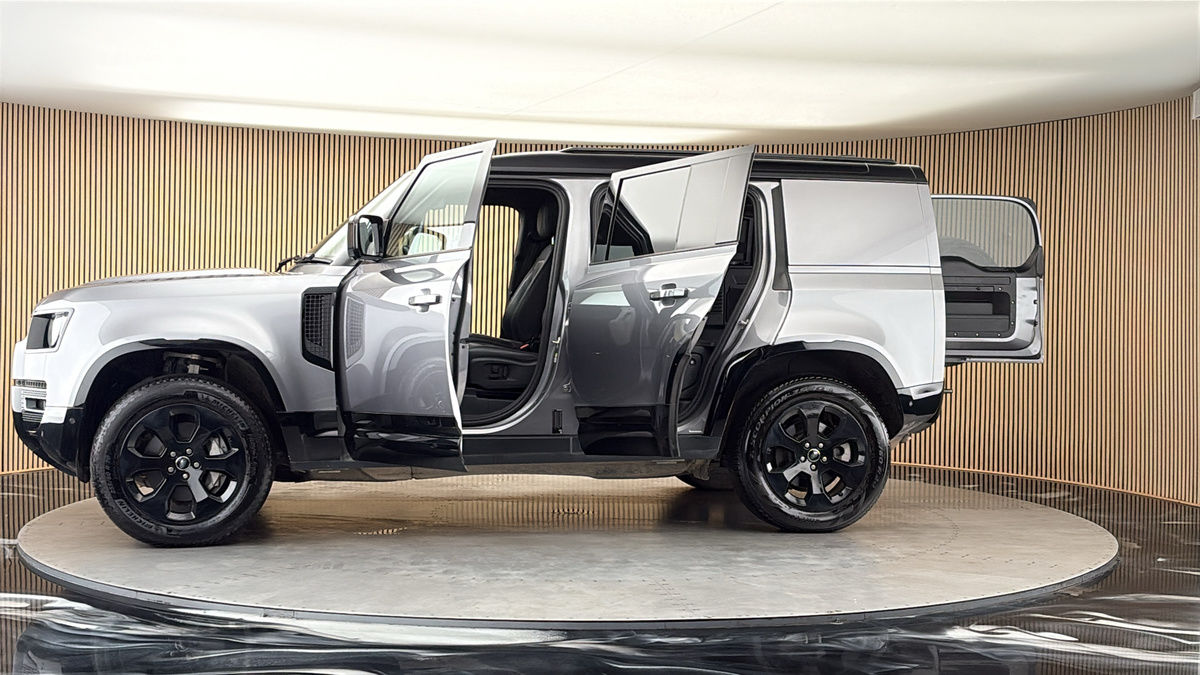 More views of Land Rover Defender 110