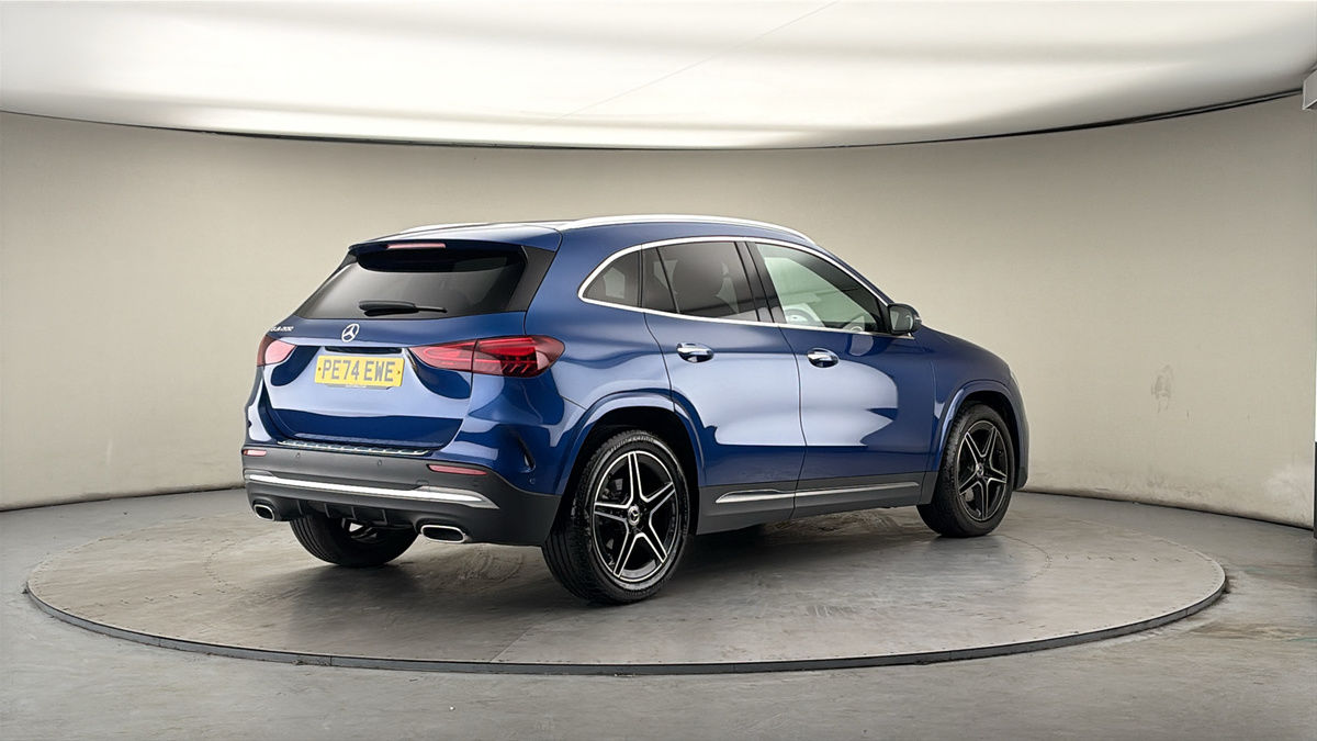 Mercedes-Benz GLA Image 21