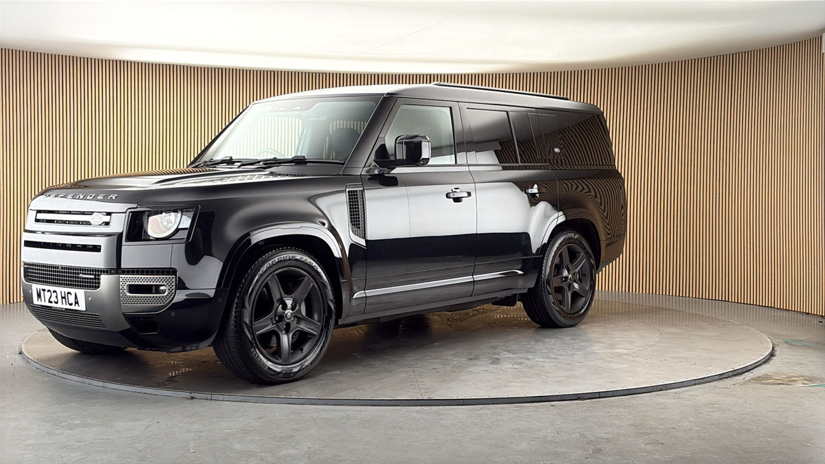 Land Rover Defender 130 Image 20