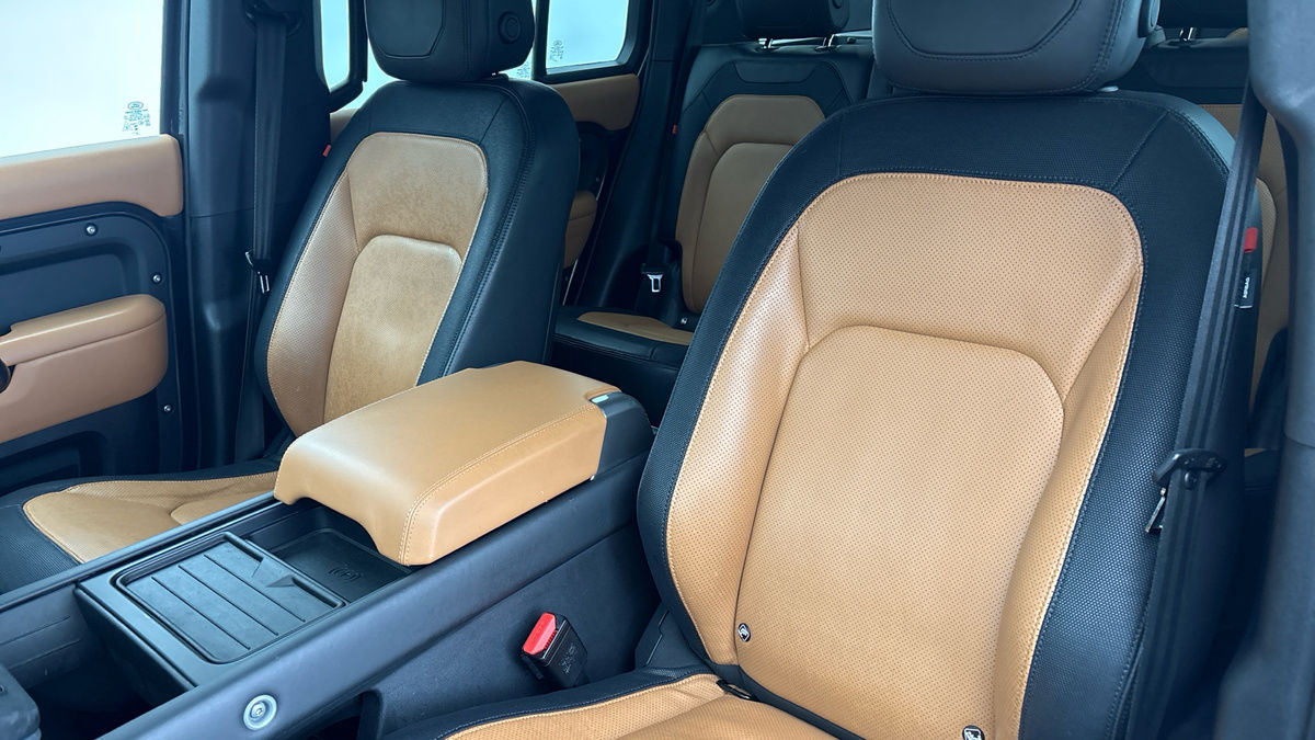 Land Rover Defender 130 Image 7