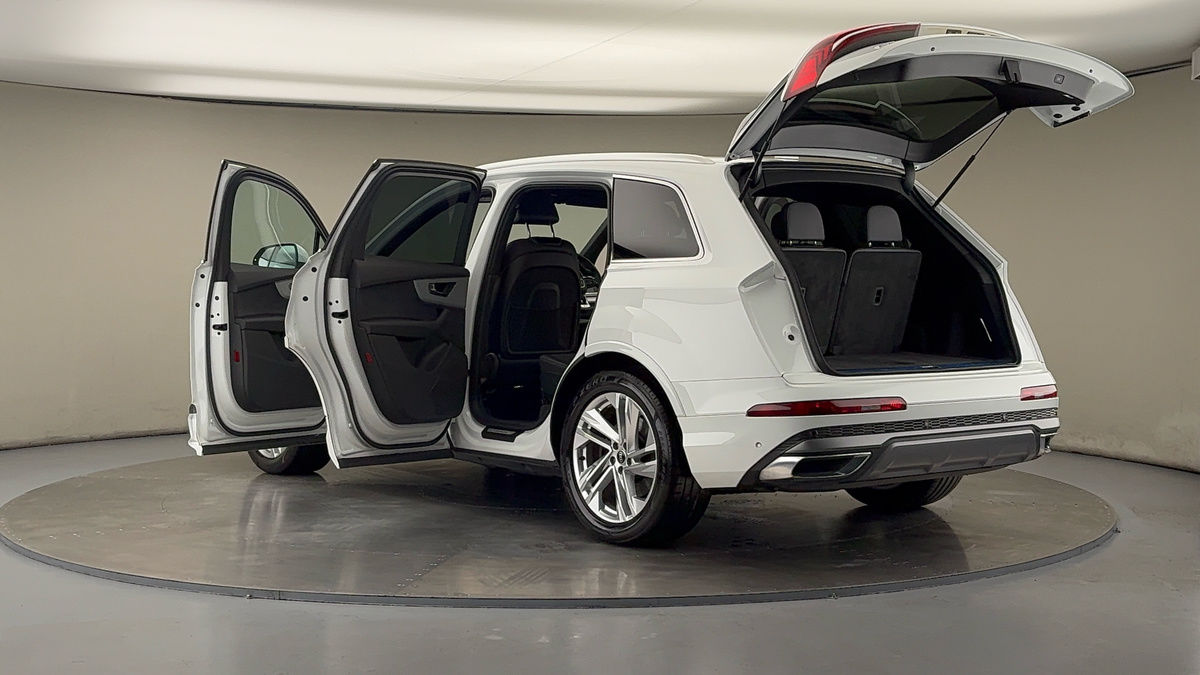 More views of Audi Q7