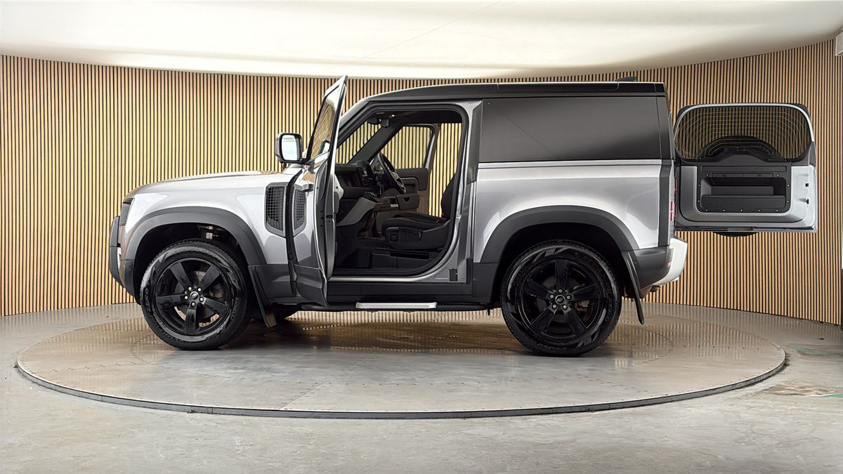 More views of Land Rover Defender 90