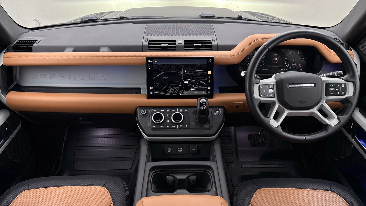 Land Rover Defender 110 Image 12