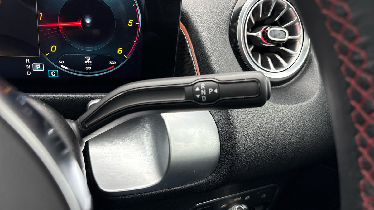 Mercedes-Benz GLB Image 25