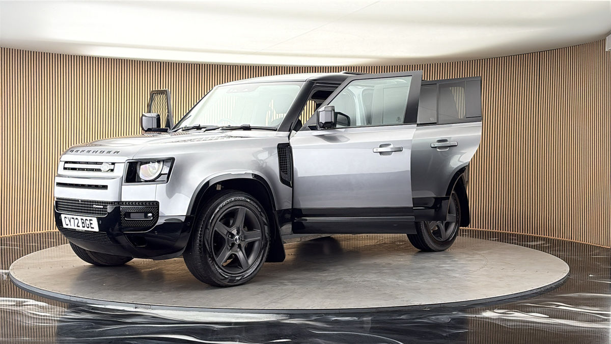 Land Rover Defender 110 Image 22