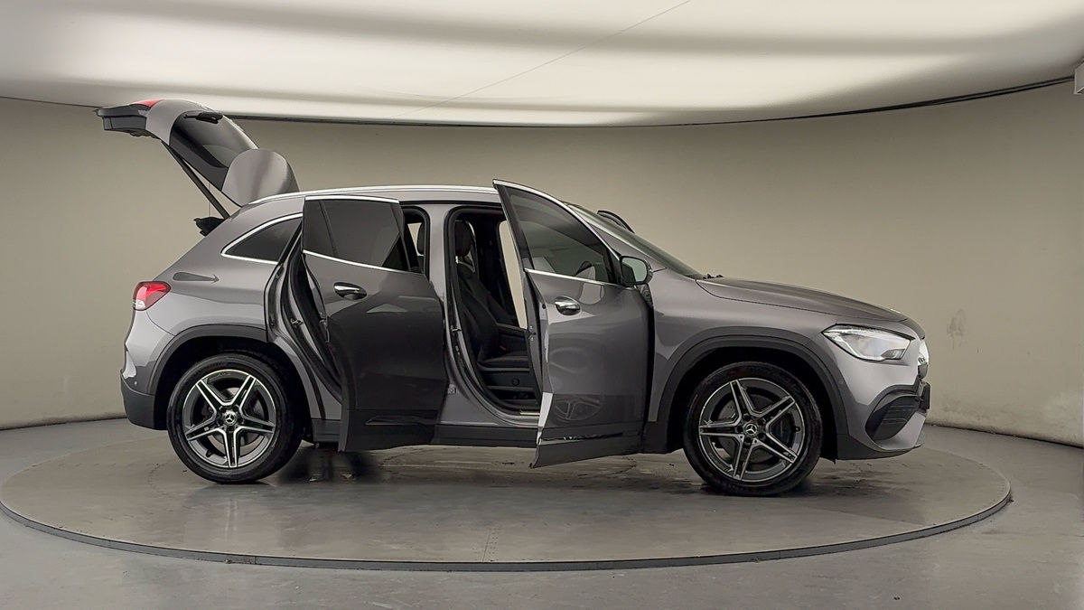 More views of Mercedes-Benz GLA