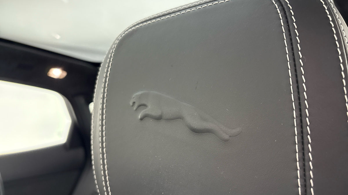 Jaguar E-PACE Image 26