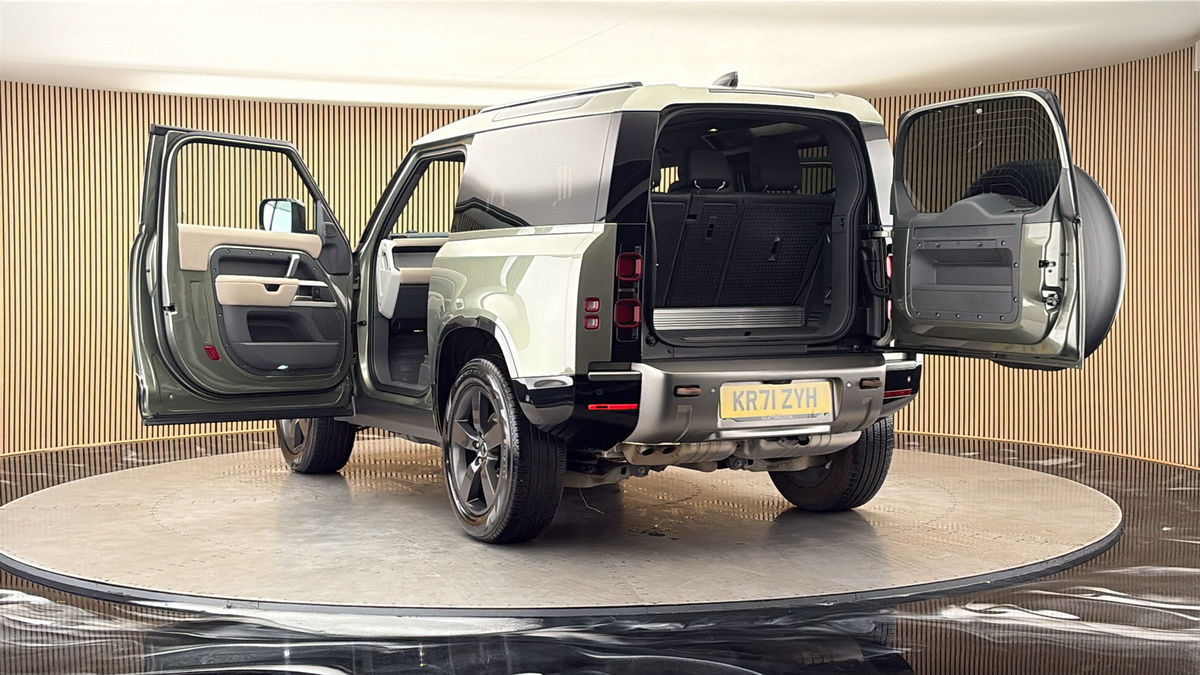 More views of Land Rover Defender 90