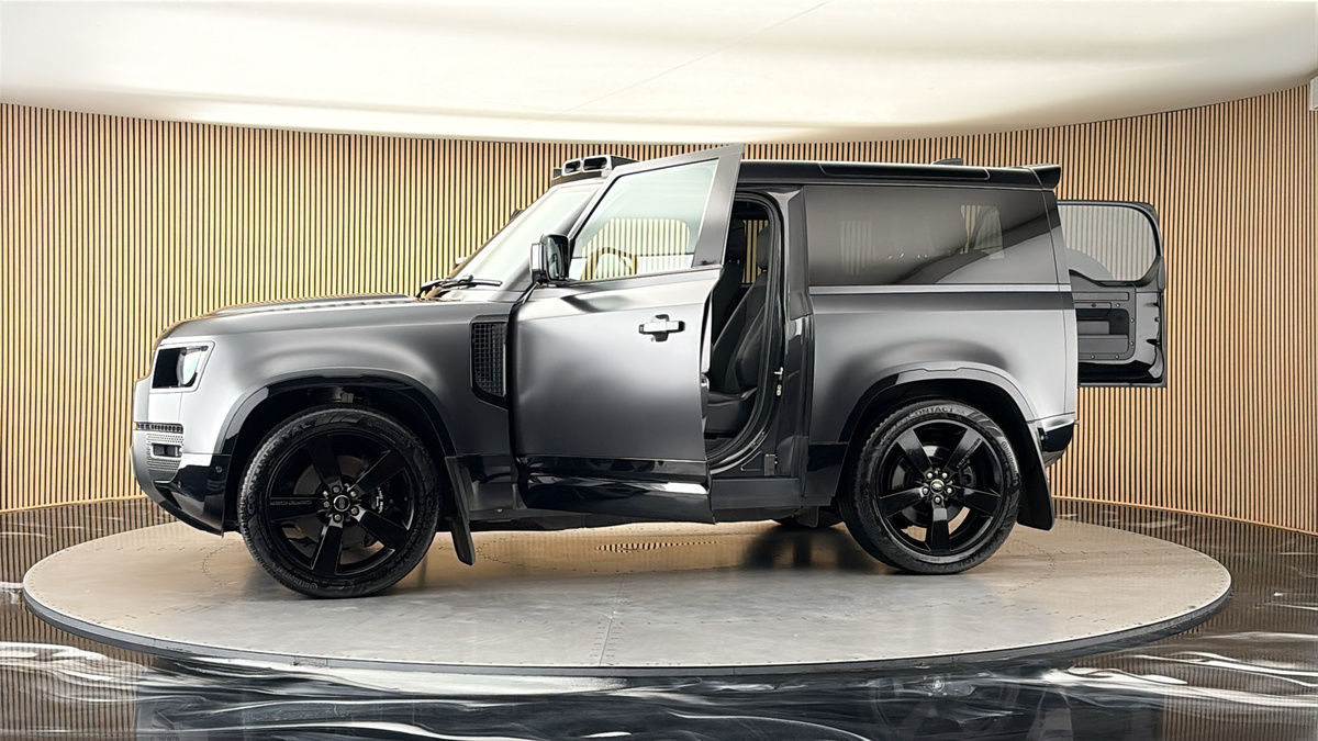 More views of Land Rover Defender 90