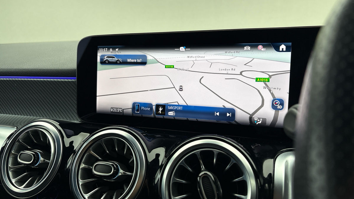 Mercedes-Benz GLB Image 17