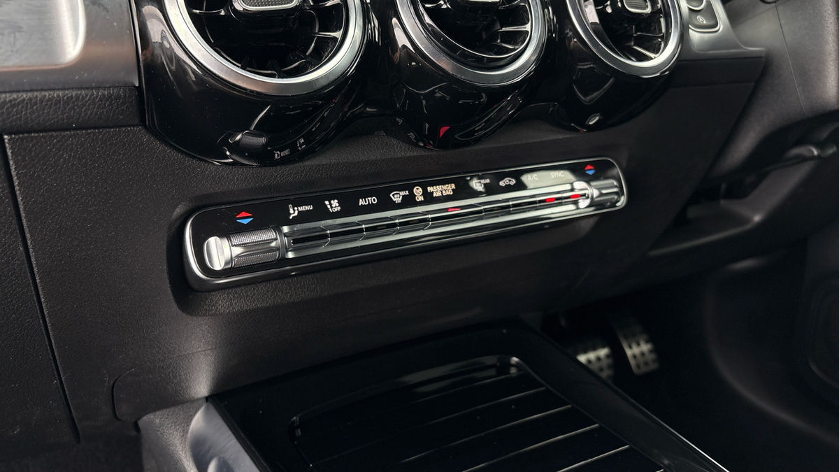 Mercedes-Benz GLB Image 6