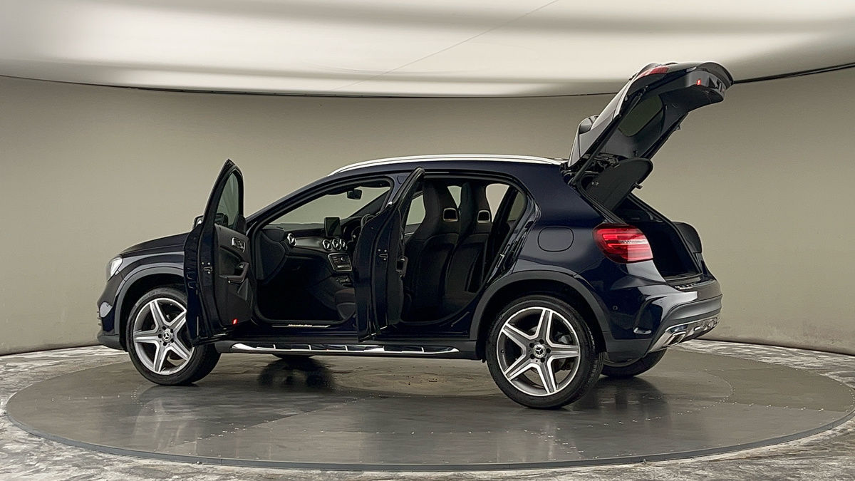 More views of Mercedes-Benz GLA