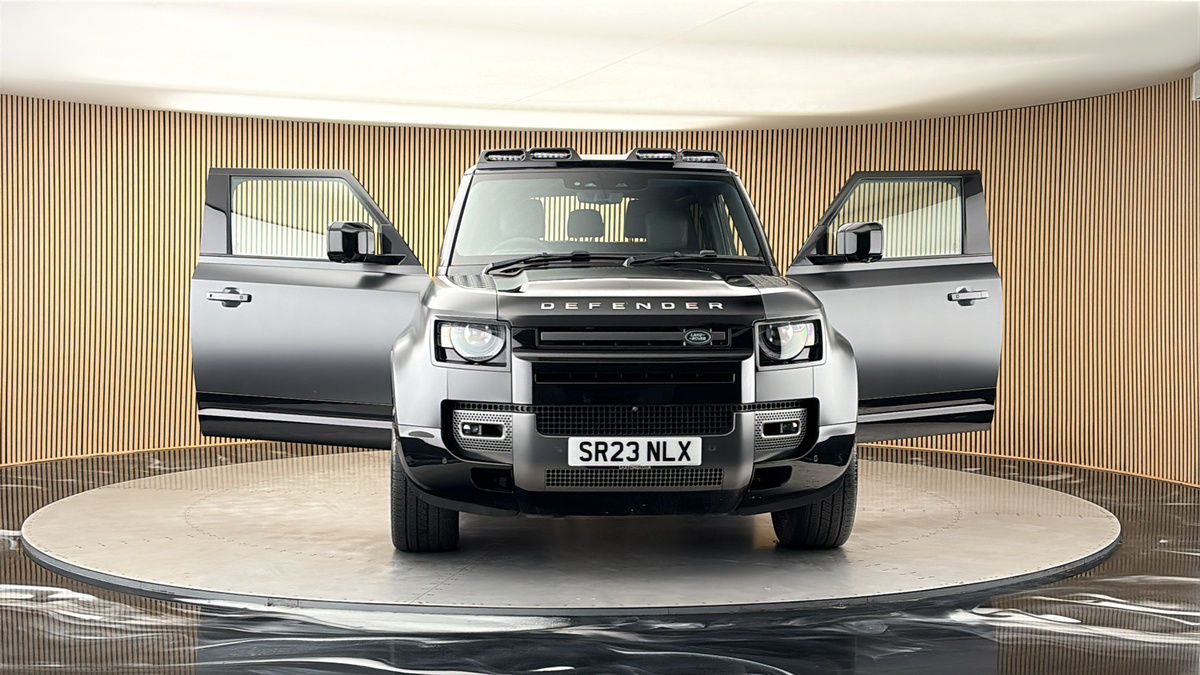 More views of Land Rover Defender 90
